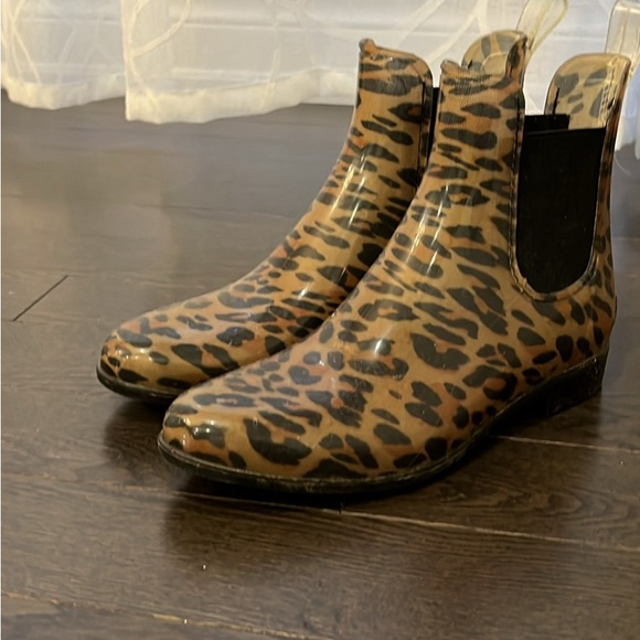 ALDO rain boots, Chelsea -leopard print size 8 - Picture 2 of 2